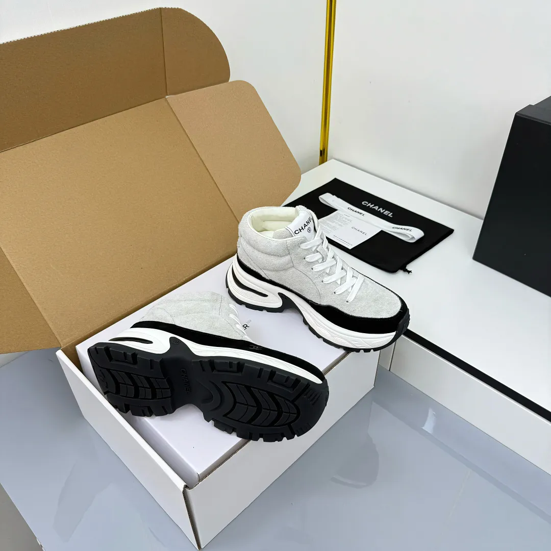 👟👟Ex-factory price 700👟👟 Chanel bread shoes ~ original calfskin panda shoes Chanel 25C latest hot style panda black and white sports shoes casual sneakers Xiaoxiang hot item classic black and white panda color coco girls must pay Fabric: original custom mixed sheepskin lining: original imported breathable mesh lining outsole: Original molded rubber + TPU combination Size: Women's 35-41